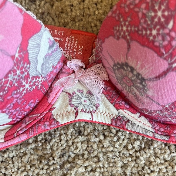 Victoria’s Secret Body by Victoria Lined Demi Bra - Picture 2 of 4